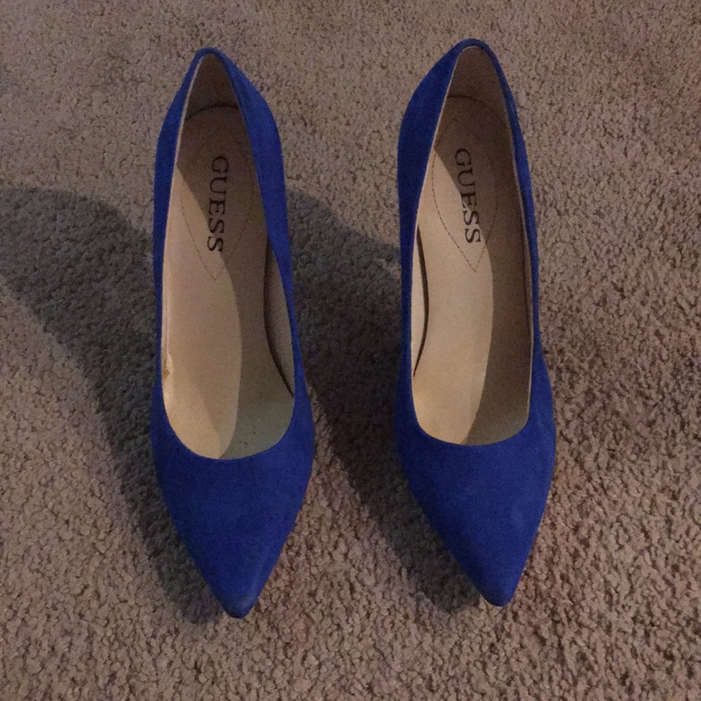 Guess Pumps